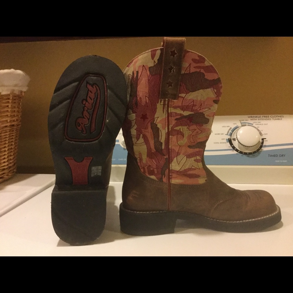 Ariat size 9 pink camo western boots.